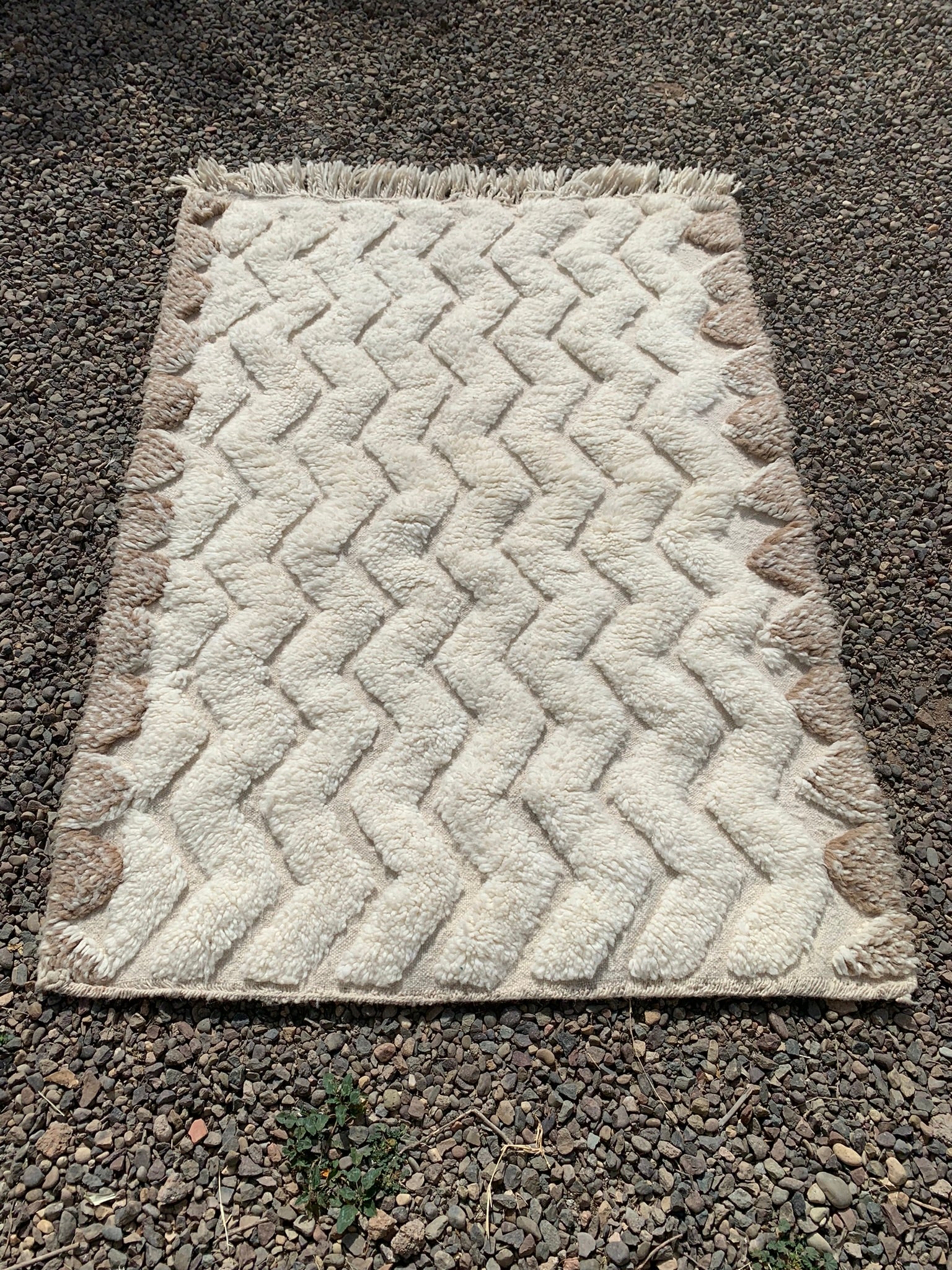 Tapis Beni Ouarain blanc & beige 1,60m x 1, 13m