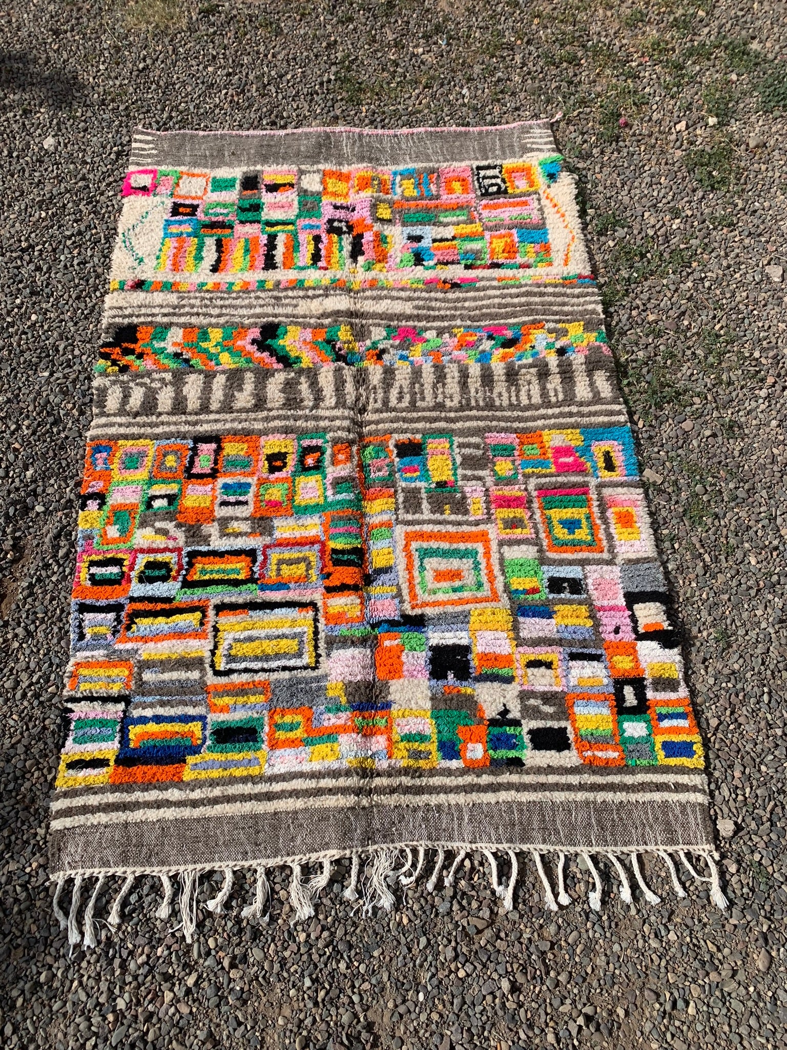 Tapis AZILAL motifs très colorés