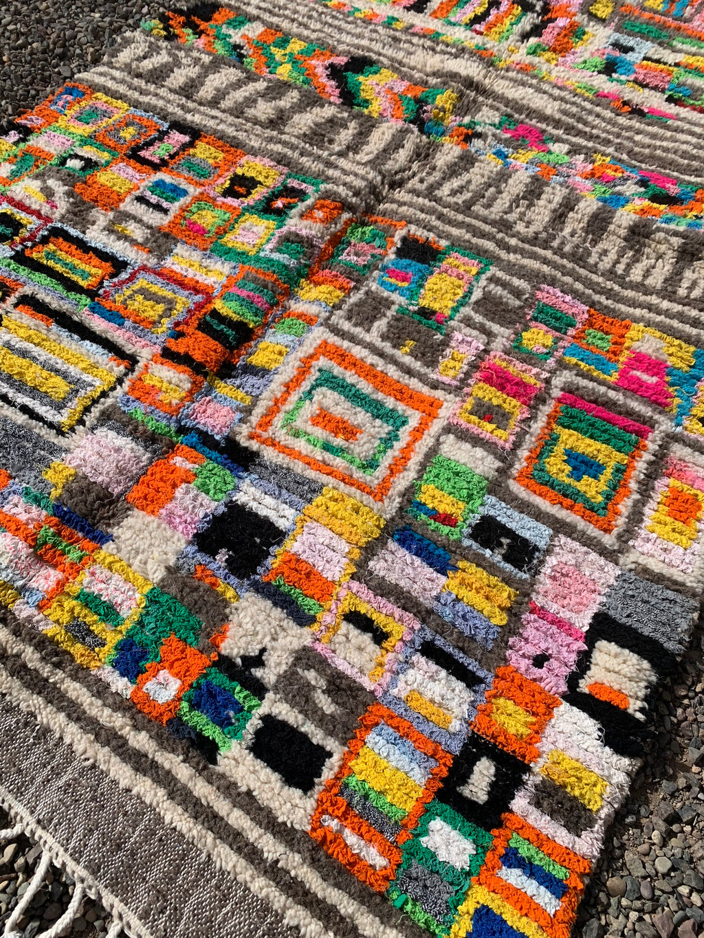 Tapis AZILAL motifs très colorés