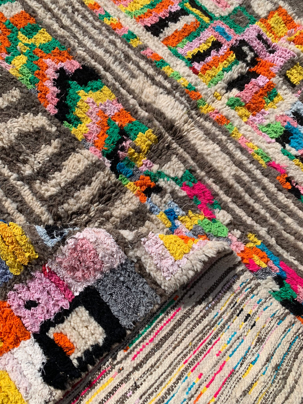 Tapis AZILAL motifs très colorés