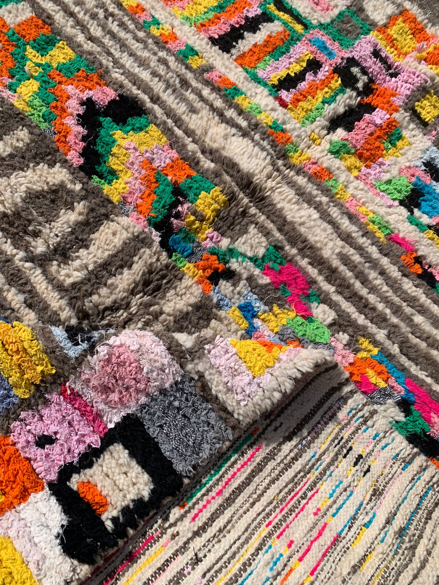 Tapis AZILAL motifs très colorés