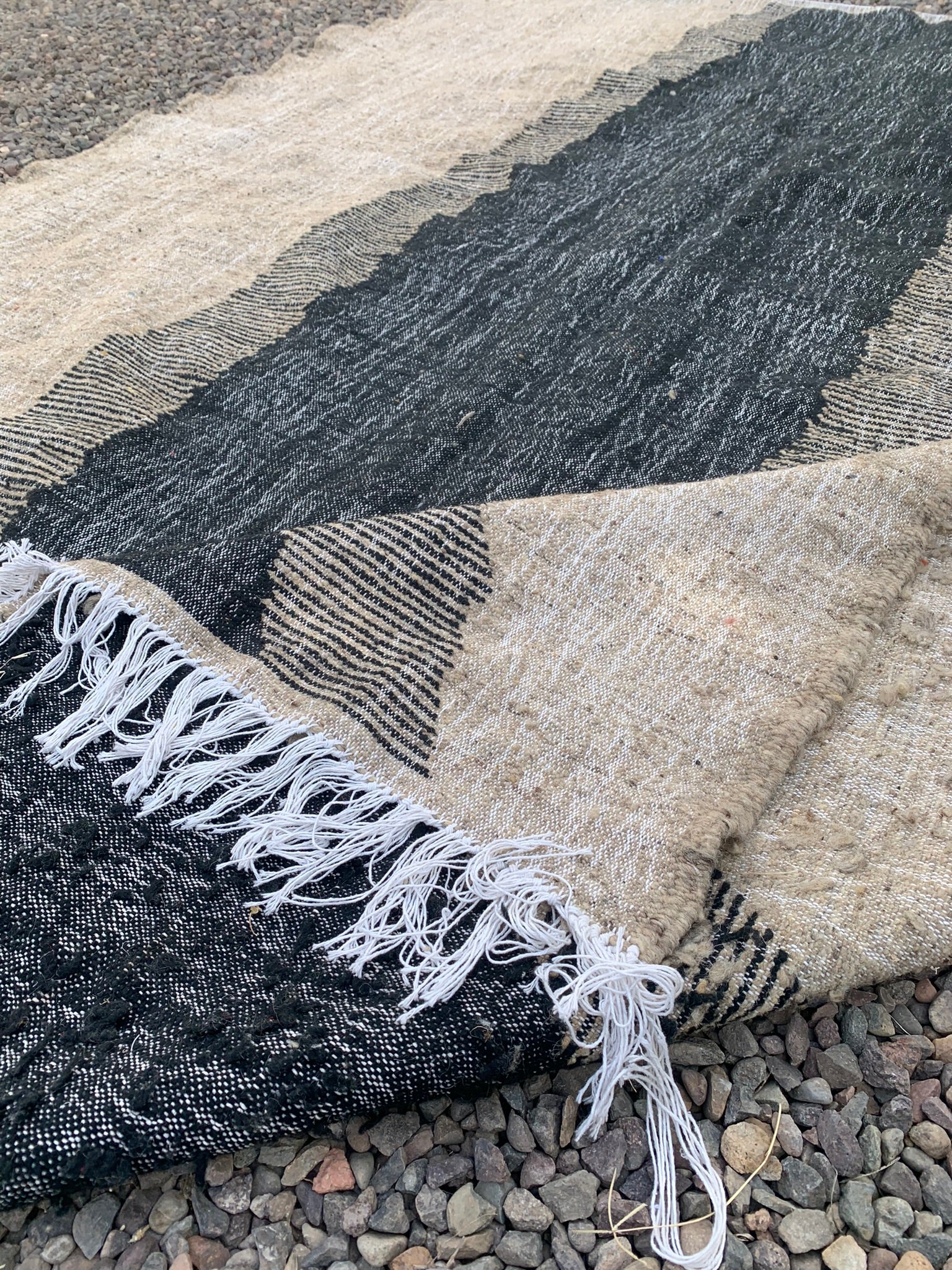 Tapis ZANAFI beige et noir