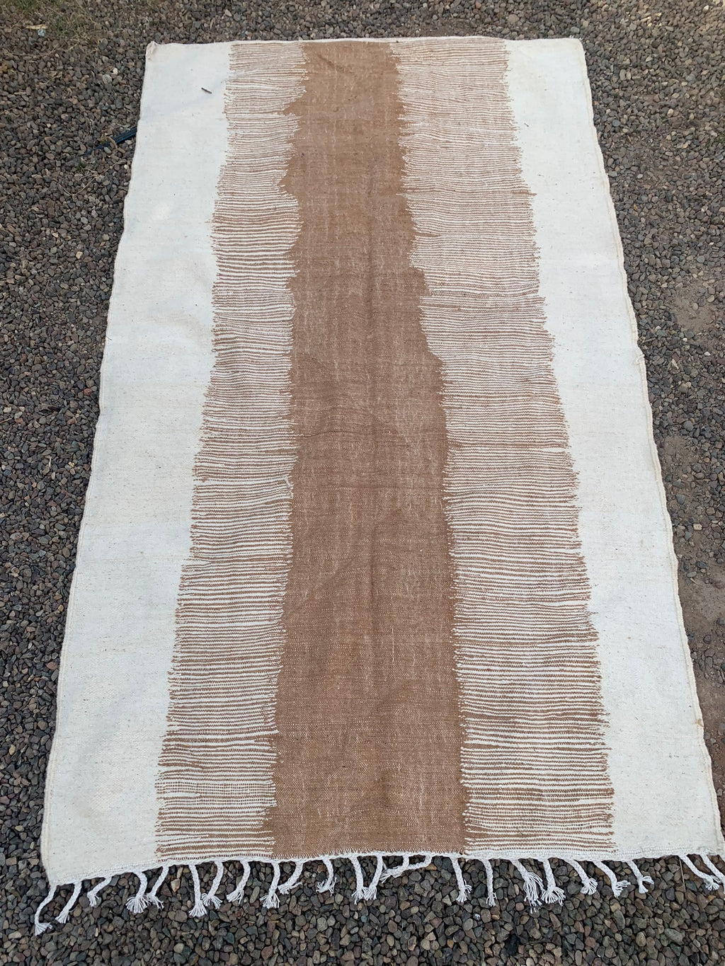 Tapis ZANAFI beige et blanc grand modèle