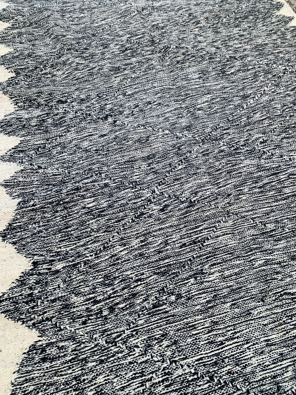 Tapis ZANAFI beige et noir