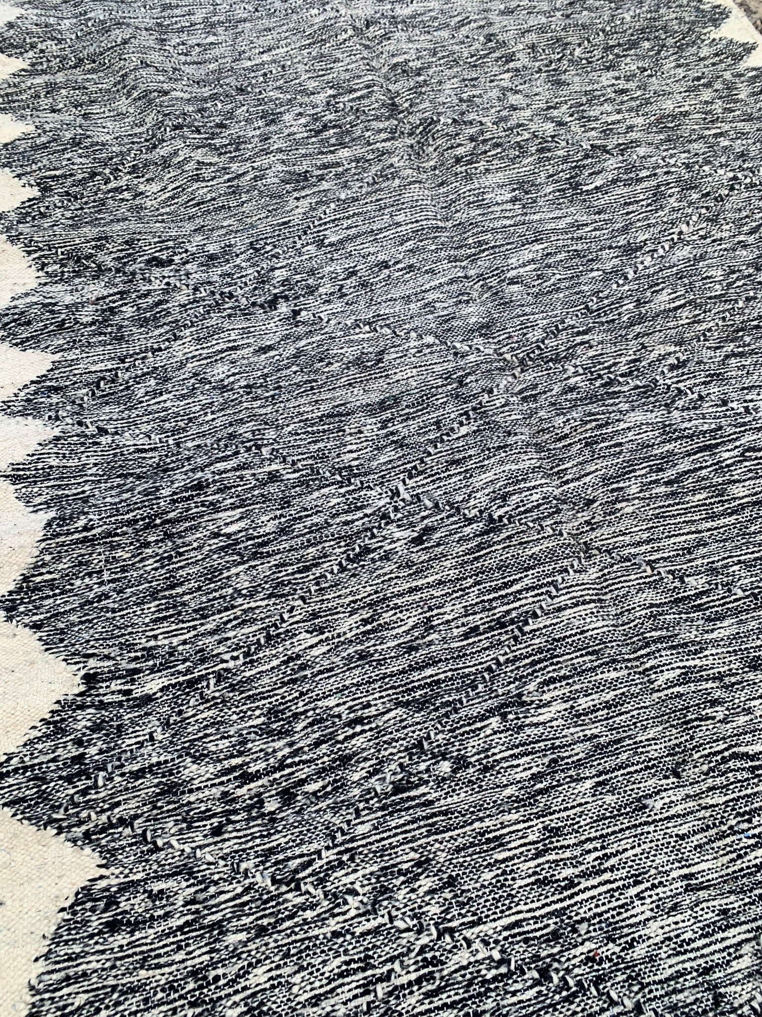 Tapis ZANAFI beige et noir