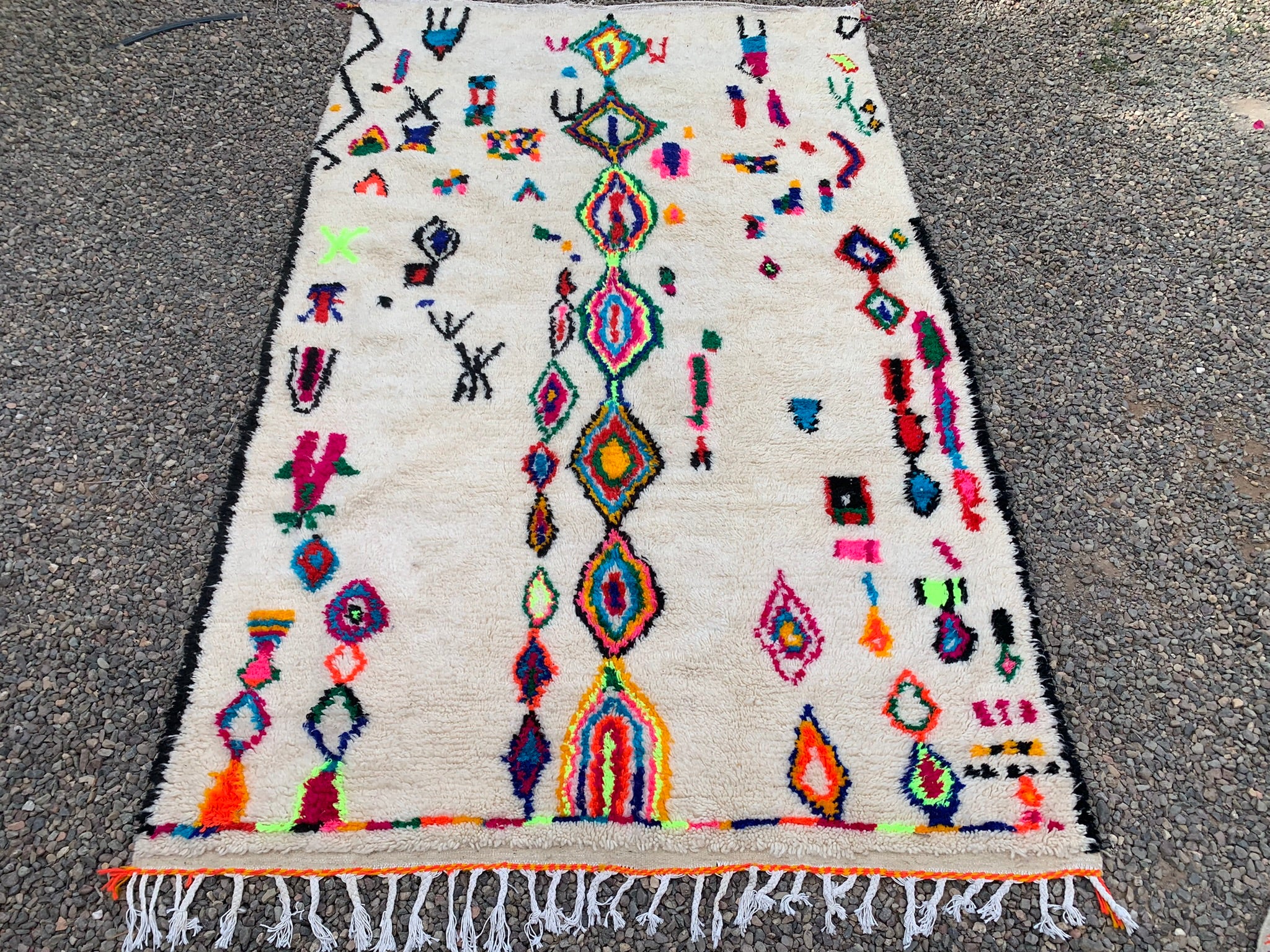 Tapis AZILAL motifs multicolores très grand format