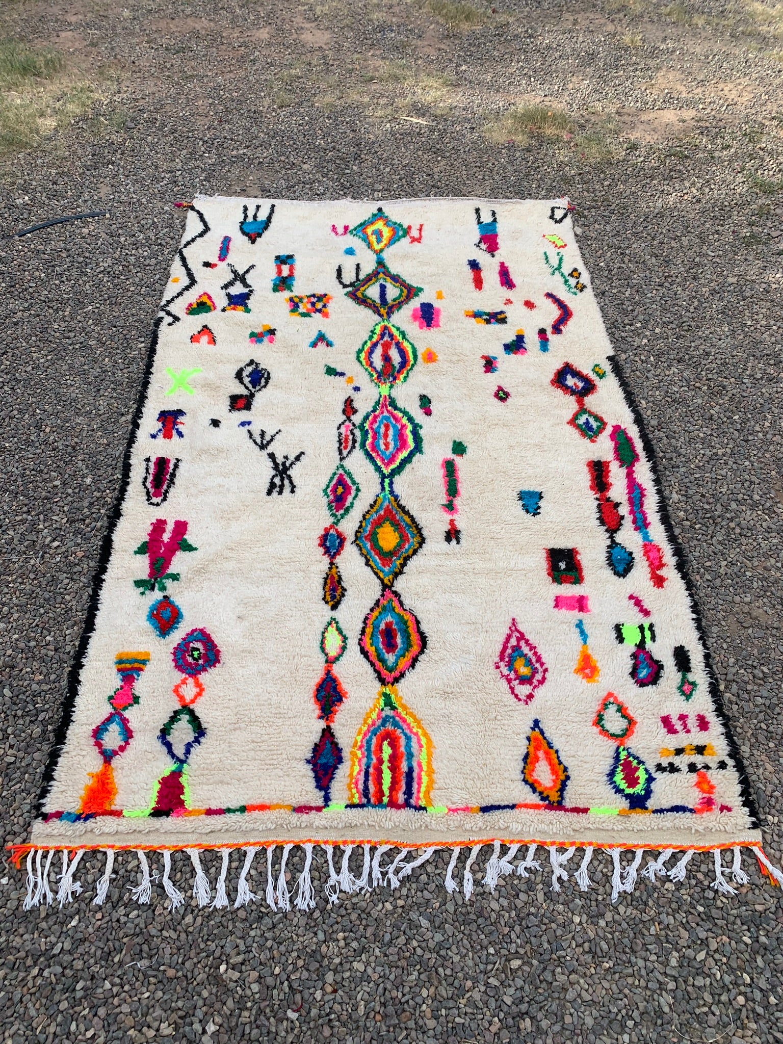 Tapis AZILAL motifs multicolores très grand format