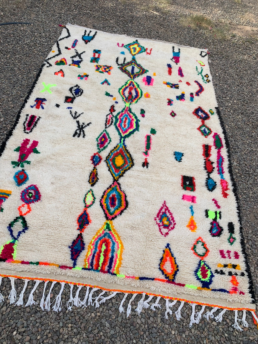 Tapis AZILAL motifs multicolores très grand format